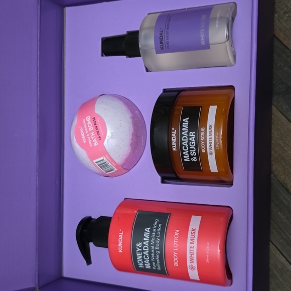 KUNDAL GIFT SET 🥰 - Picture 2 of 6